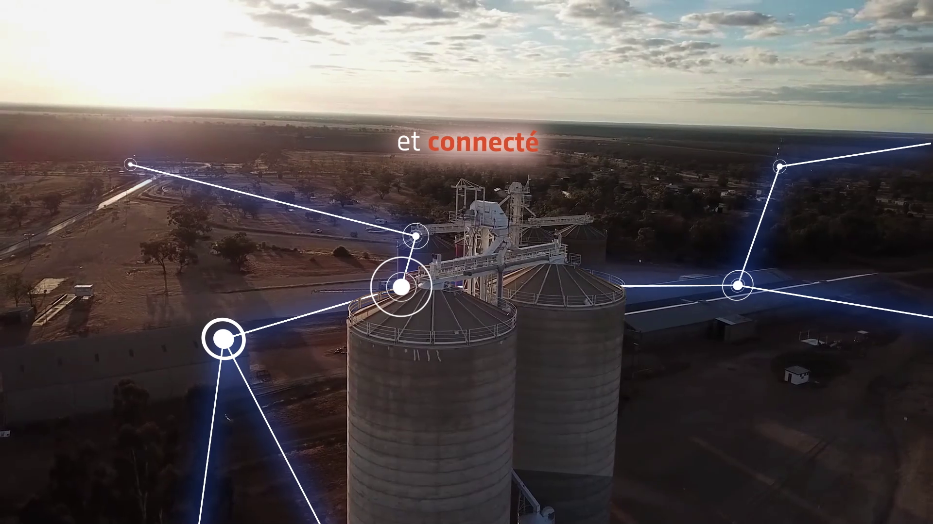 Habillage motion design data et connexion sur vue aérienne de silos